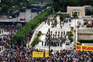 ​Αλλο «αγανακτισμένοι», άλλο ναζιστές