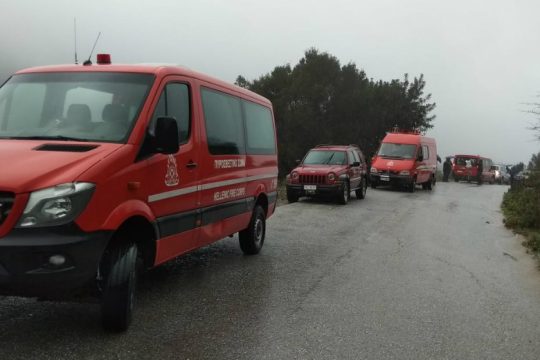 Εγκλωβισμένοι οδηγοί – Απομακρύνθηκαν κάτοικοι από τα σπίτια τους