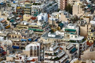 Πυρετός συσκέψεων για τα «κόκκινα» στεγαστικά