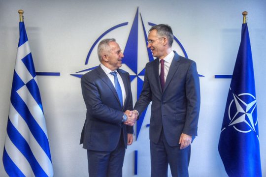 Κρίσιμες συναντήσεις Αποστολάκη στη σύνοδο του ΝΑΤΟ