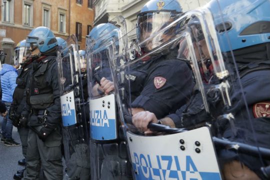 Επεισόδια μετά την εκκένωση κατάληψης στο Τορίνο
