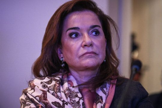 «Η κυβέρνηση “double face” αλλοιώνει το πολίτευμα»