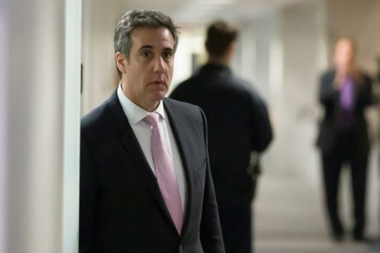 Ο πρώην δικηγόρος ετοιμάζεται να «κάψει» τον Τραμπ