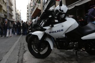 «Θα σου σπάσουμε τα δόντια»: Ξυλοδαρμός φοιτητή έξω από το Α.Τ. Ομόνοιας