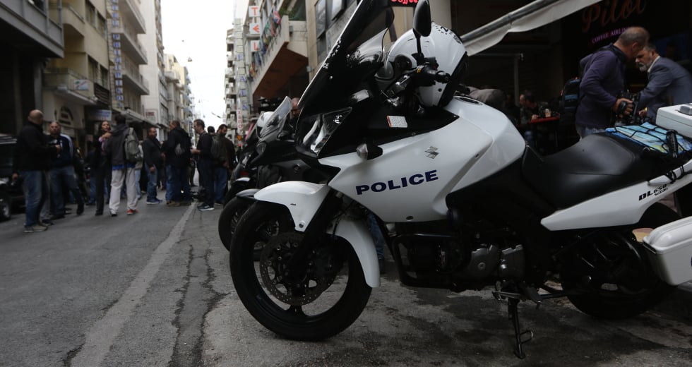 «Θα σου σπάσουμε τα δόντια»: Ξυλοδαρμός φοιτητή έξω από το Α.Τ. Ομόνοιας