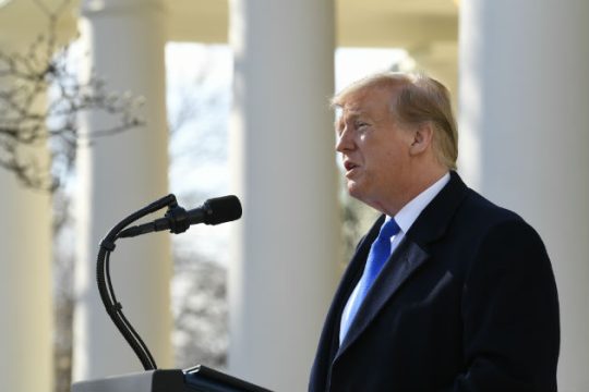 «Σφαλιάρα» σε Τραμπ από τη Βουλή των Αντιπροσώπων