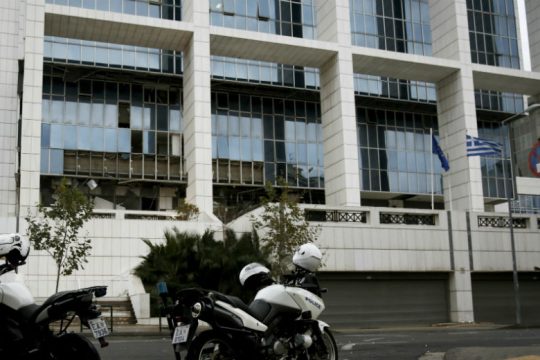Προσαγωγές έπειτα από εισβολή 30 ατόμων στο Εφετείο Αθηνών