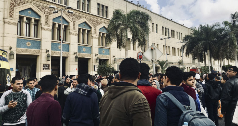Πολύνεκρο σιδηροδρομικό δυστύχημα στην Αίγυπτο
