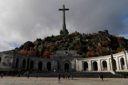 Λειψανομαχίες…