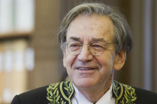 Έρευνα για αντισημιτικά σχόλια κατά ακαδημαϊκού από «κίτρινα γιλέκα»