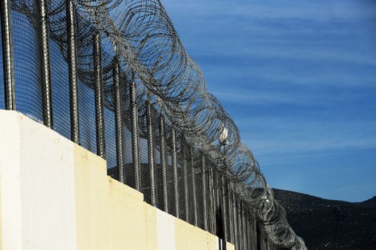 Της φυλακής τα σίδερα…