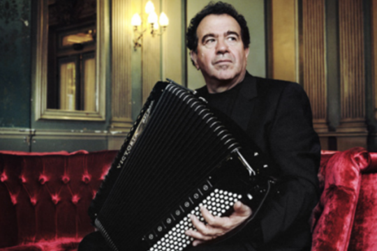 O βιρτουόζος Richard Galliano ξανά στην Αθήνα