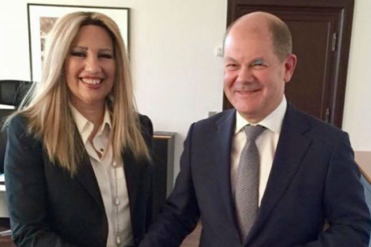 Στον Σολτς με αιχμές για Τσίπρα