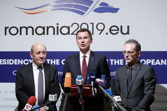 «Πριονίζοντας» το αμερικανικό εμπάργκο