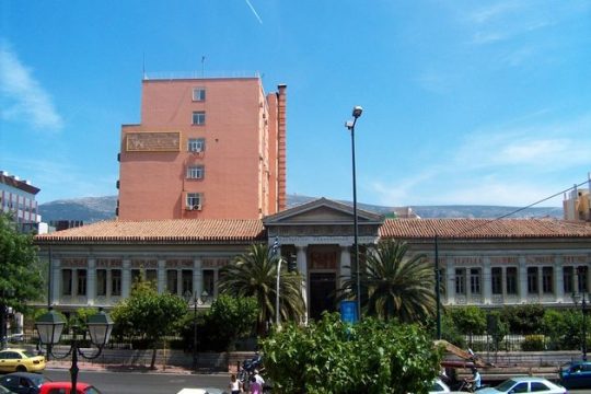 Ελεύθερος με περιοριστικούς όρους ο γιατρός με το φακελάκι