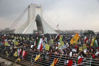 Επίδειξη δύναμης και προειδοποιήσεις