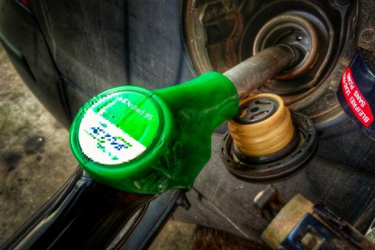 ΑΑΔΕ: Λαθρεμπόριο και φοροδιαφυγή σε ένα στα τρία πρατήρια