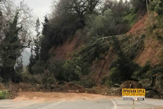 Ρέθυμνο: Κλειστοί δρόμοι από τις κατολισθήσεις
