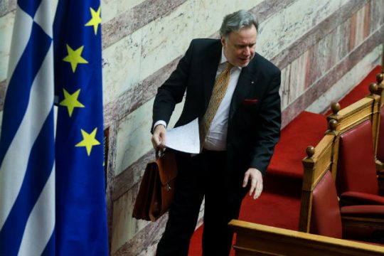 Διασταύρωσαν τα ξίφη τους με αφορμή το άρθρο 32