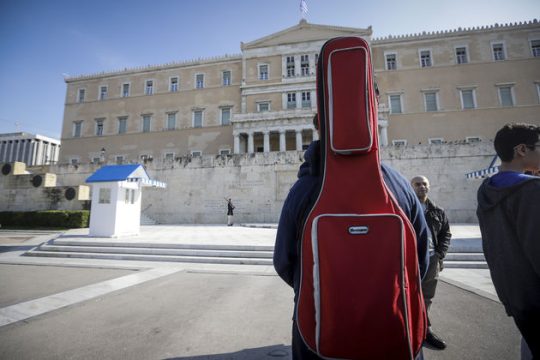 Περίπατος για το σχολείο… με την κιθάρα στην πλάτη
