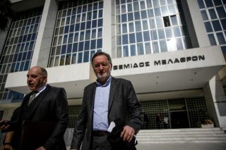 Νόθευση εκλογών και πολιτική ατιμία σε βάρος του καταγγέλλει ο Λαφαζάνης