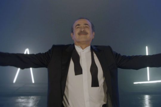 Η διαπλοκή νόμιζε ότι ξεμπέρδεψε με τον Λάκη Λαζόπουλο