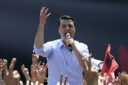 Αποσύρει βουλευτές η αντιπολίτευση στην Αλβανία