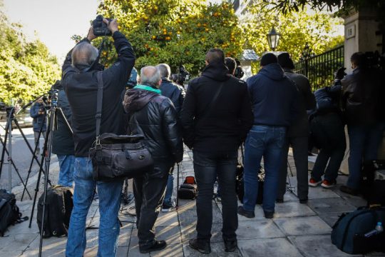 Τηλεδιάσκεψη με τους θεσμούς για την πρώτη κατοικία