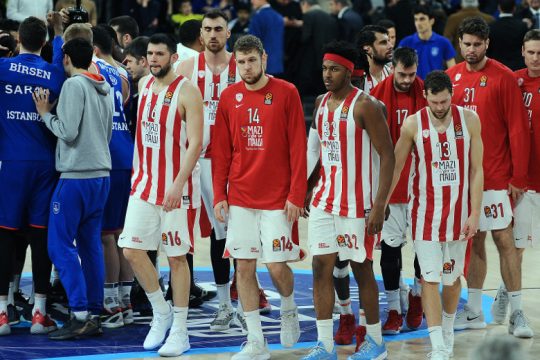 «Ερυθρόλευκοι» σε ελεύθερη πτώση