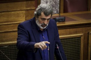 Ο αρκουδιάρης κι η αρκούδα μαζί σ’ ένα σώμα