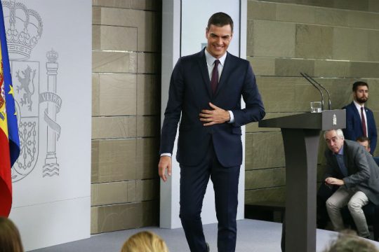 Άνοδος Σοσιαλιστών εν όψει των εκλογών του Απριλίου στην Ισπανία