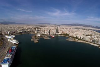 Γερασμένος κτιριακά και ο Πειραιάς