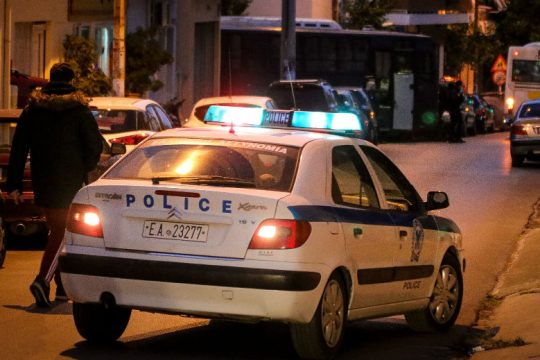 Τους έπιασε φανάρι και… απέδρασαν