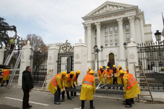 Προβάρει το κουστούμι της Βόρειας Μακεδονίας