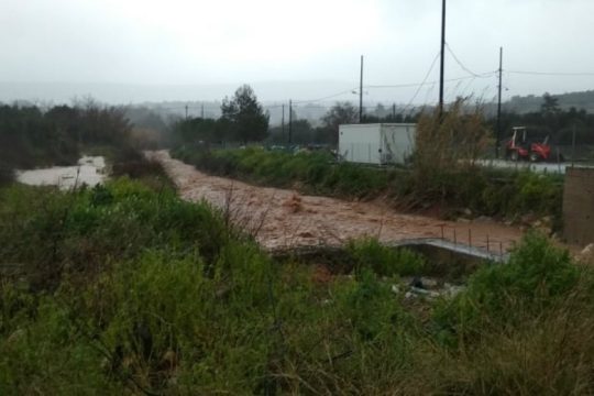 Αγνοείται 61χρονος που παρασύρθηκε από χείμαρρο στα Χανιά