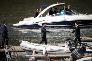 «Θα πιστέψεις τα μάτια σου ή αυτά που σου λέω;»