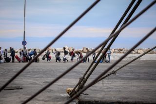 Οι γηγενείς και το πακέτο της Παναγίας