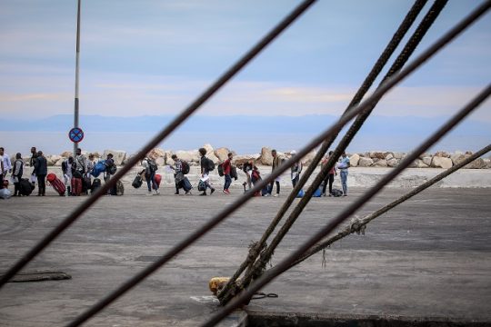 Οι γηγενείς και το πακέτο της Παναγίας