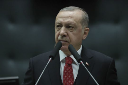 Απειλές Ερντογάν για εκκαθαρίσεις στα σύνορα με τη Συρία