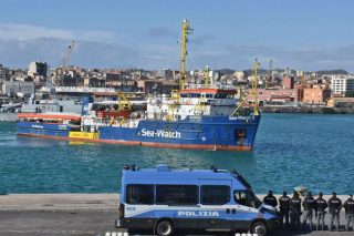 «Μαθήματα» πολιτικού αμοραλισμού