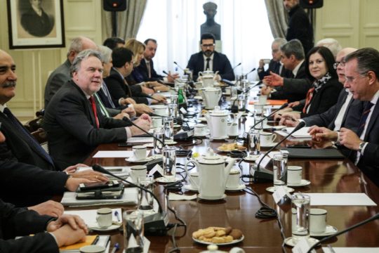Σύγκρουση στο Συμβούλιο Εξωτερικής Πολιτικής για τα εθνικά θέματα