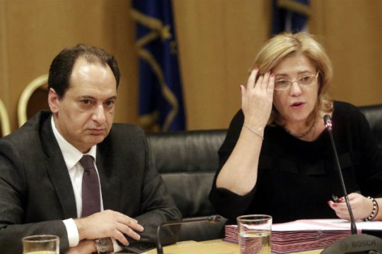 Σχέδιο Σπίρτζη για περιορισμό των μεγάλων εκπτώσεων στα δημόσια έργα