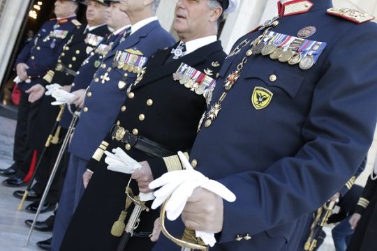 Ασφαιρα πυρά για τις κρίσεις στο στράτευμα