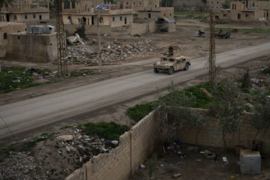 Διπλή βομβιστική επίθεση στη Συρία με δεκάδες θύματα