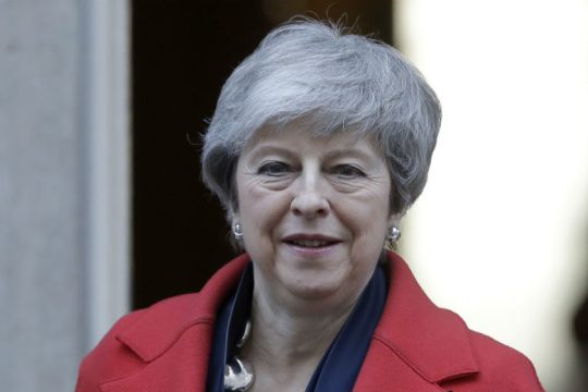 Παράθυρο για παράταση του Brexit από την Τερέζα Μέι