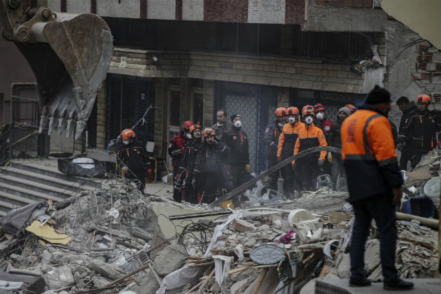 Στους 10 οι νεκροί απ’ την κατάρρευση κτηρίου στην Κωνσταντινούπολη