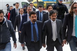 Τι πας και σκαλίζεις τώρα…