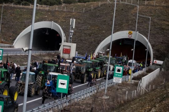 Ο διάλογος… πέρασε απ’ τα μπλόκα