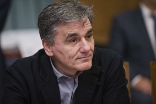 Πολιτικές συγκλίσεις για χαμηλότερα πλεονάσματα
