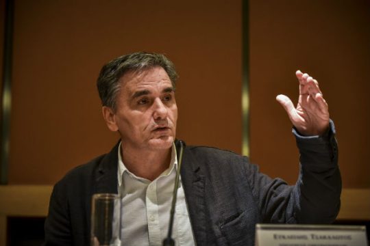 Συνάντηση Τσακαλώτου με τραπεζίτες για τα «κόκκινα» δάνεια